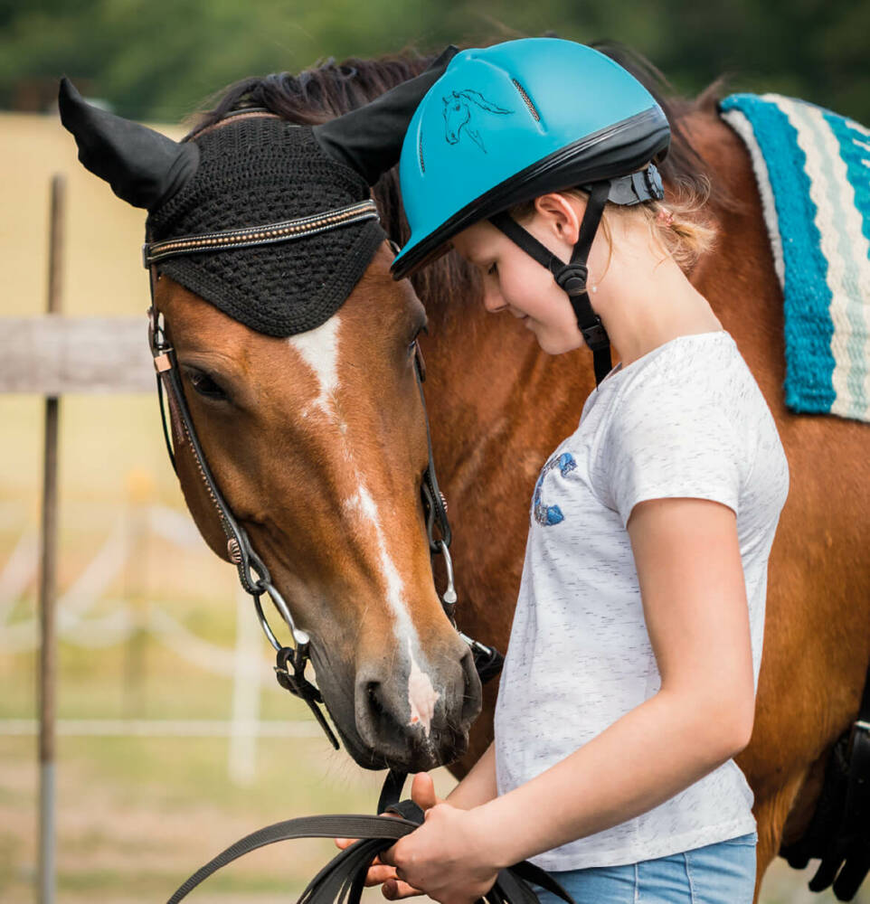 Mädchen mit einem Pferd